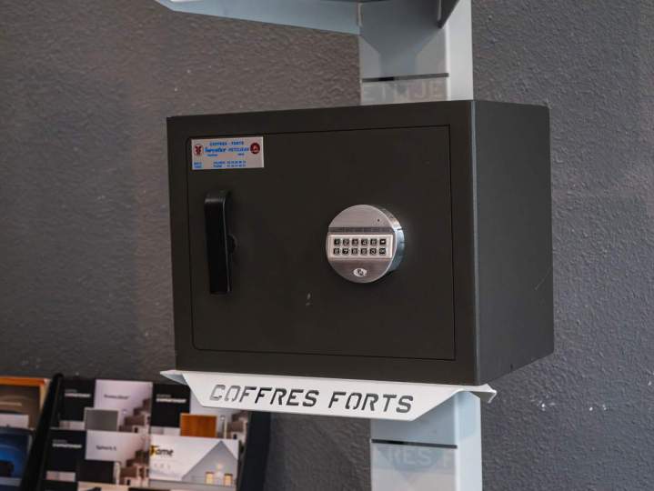 Vente et installation de coffre-fort moderne Valence